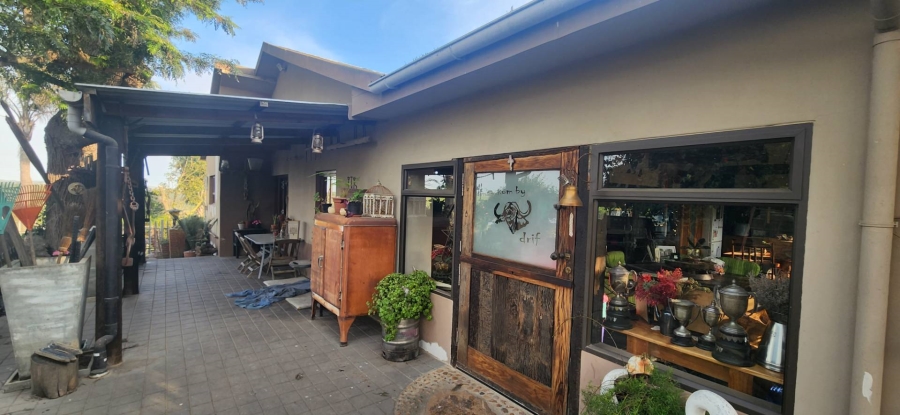 8 Bedroom Property for Sale in Geelhoutboom Western Cape